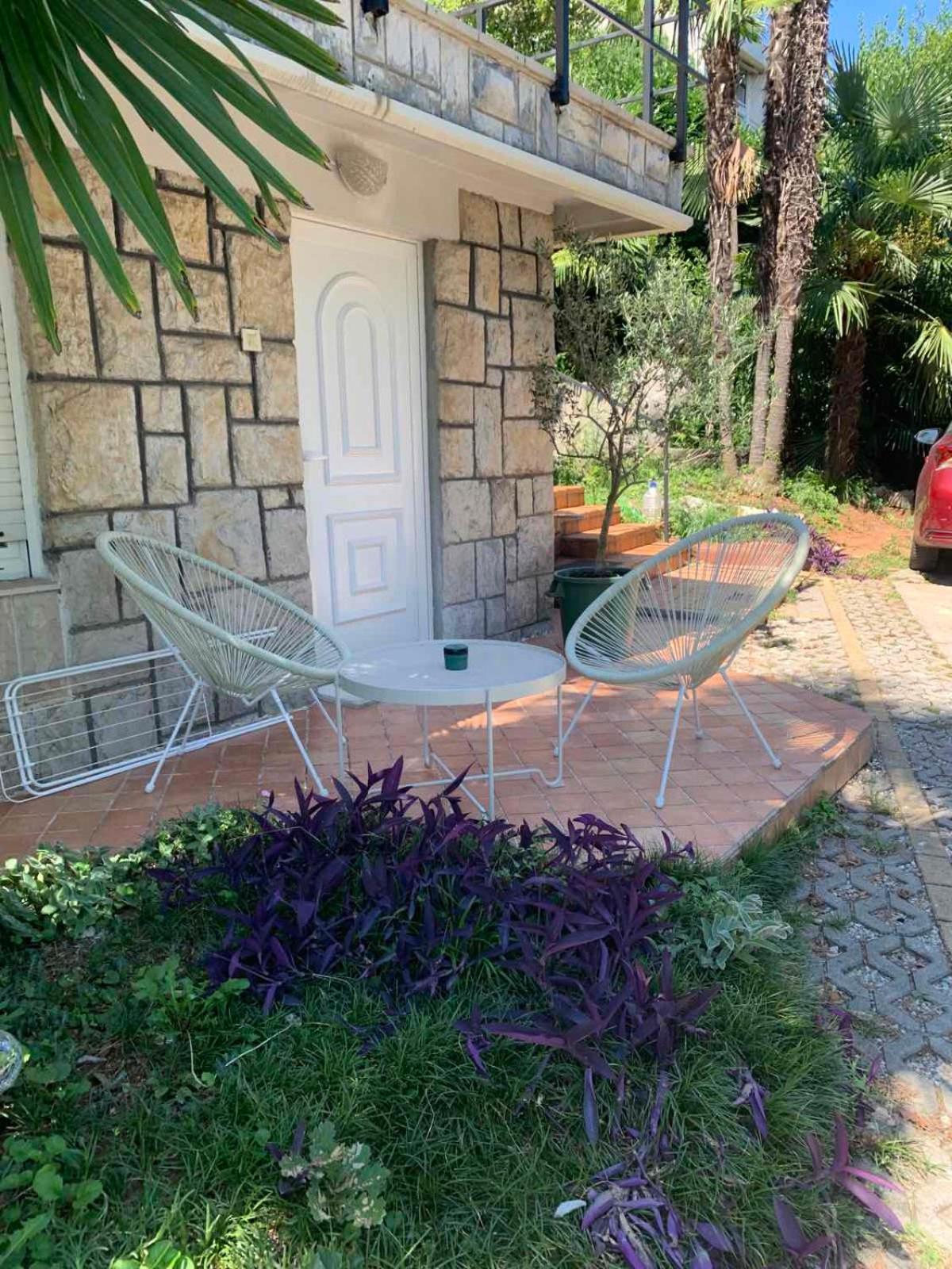 Sheltered Green Oasis In Опатия Екстериор снимка